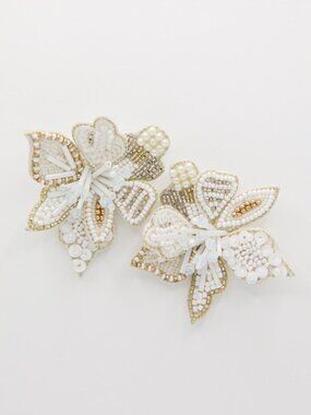 NWOT Impeccable Pig Forever Bloom Beaded Earrings in White